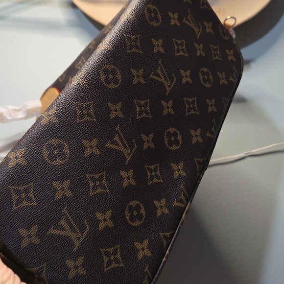 Classic Brown Monogram Tote - Picture 4 of 8